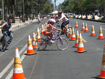 Biciescuela Niña y conos